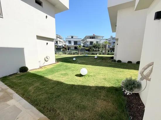 🏡 Seferihisar Ürkmez’de Site İçerisinde Havuzlu Sıfır Lüks Villa