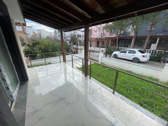 Seferihisar Doğanbey'de Satılık Ferah Konum Denize Çok Yakın 3+1 Lüks Villa