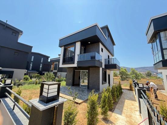 Seferihisar Doğanbey’de Satılık Müstakil Bahçeli 2 + 1 Villa