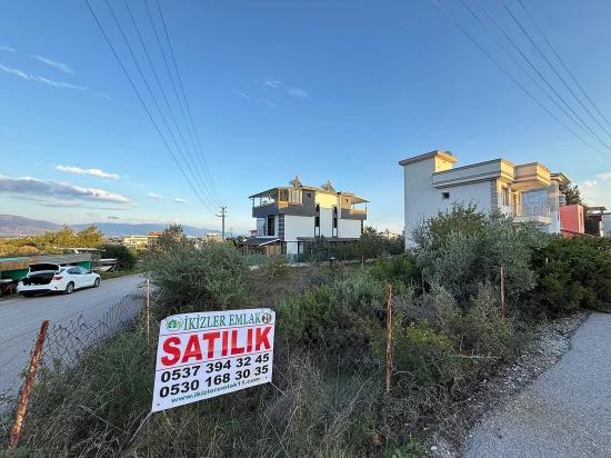 Seferihisar Doğanbey’de Satılık 285 Metre² İmarlı Köşe Arsa