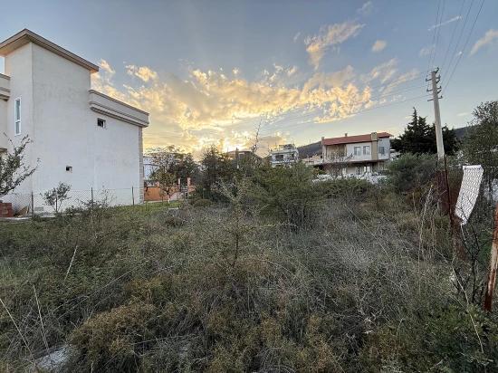 Seferihisar Doğanbey’de Satılık 285 Metre² İmarlı Köşe Arsa