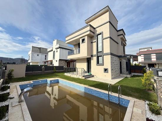 Seferihisar Doğanbeyde Satılık Müstakil Havuzlu Sıfır Lüks Villa