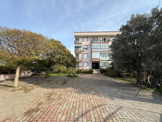 Seferihisar Ürkmez Merkez’de Satılık 2 + 1 80M2 Masrafsız Daire