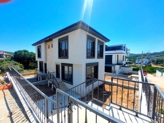 Seferihisar Payamlı'da Satılık Sıfır 2+1 Bahçeli Dubleks Villa