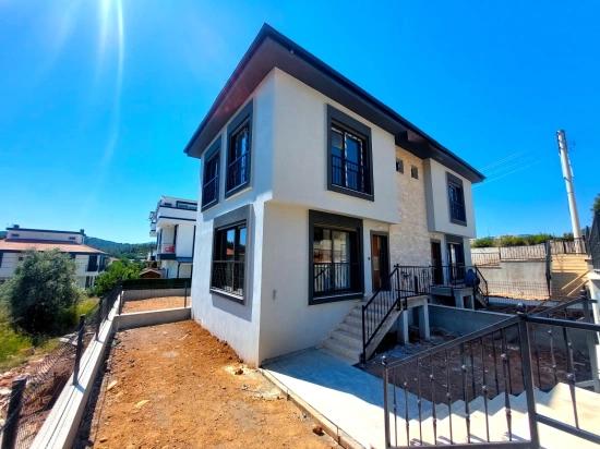 Seferihisar Payamlı'da Satılık Sıfır 2+1 Bahçeli Dubleks Villa