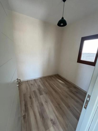 Menderes Gümüldür‘de Satılık Prefabrik 2 + 1 200 Metre Bahçe İçinde Tek Müstakil Yazlık