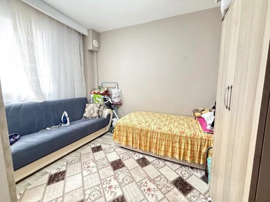 Seferihisar Ürkmez Merkez’de Satılık Ara Kat 2 + 1 Daire