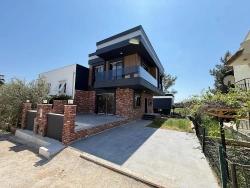 Seferihisar Doğanbey'de Satılık Sıfır Tek Müstakil 3+1 Villa