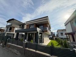 Seferihisar Doğanbey Cumhuriyet Mah. Satılık 3+1 Villa - 290 m²
