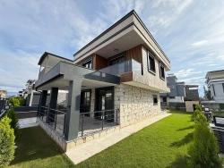 Seferihisar Doğanbey Cumhuriyet Mah. Satılık 3+1 Villa - 290 m²
