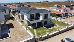 Seferihisar Akarcada Müstakil Havuzlu Lüx Şömüneli Satılık 4+1 Villa