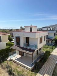 Seferihisar Doğanbey’de Satılık Tek Müstakil Geniş Bahçeli 3 + 1 Villa