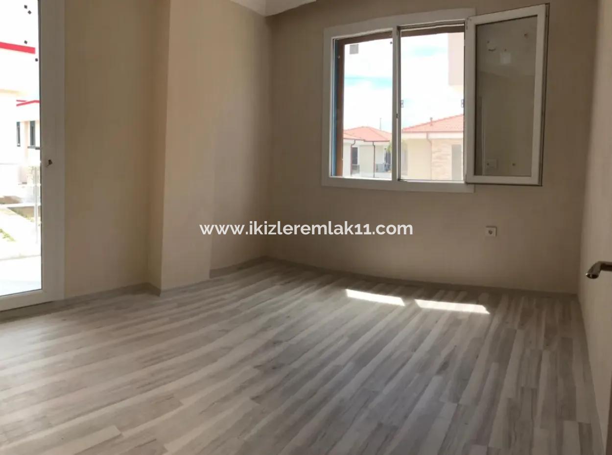 Seferihisar Doğanbeyde Satılık, Site İçinde Tamamen Müstakıl 3+1 Yazlık Villa