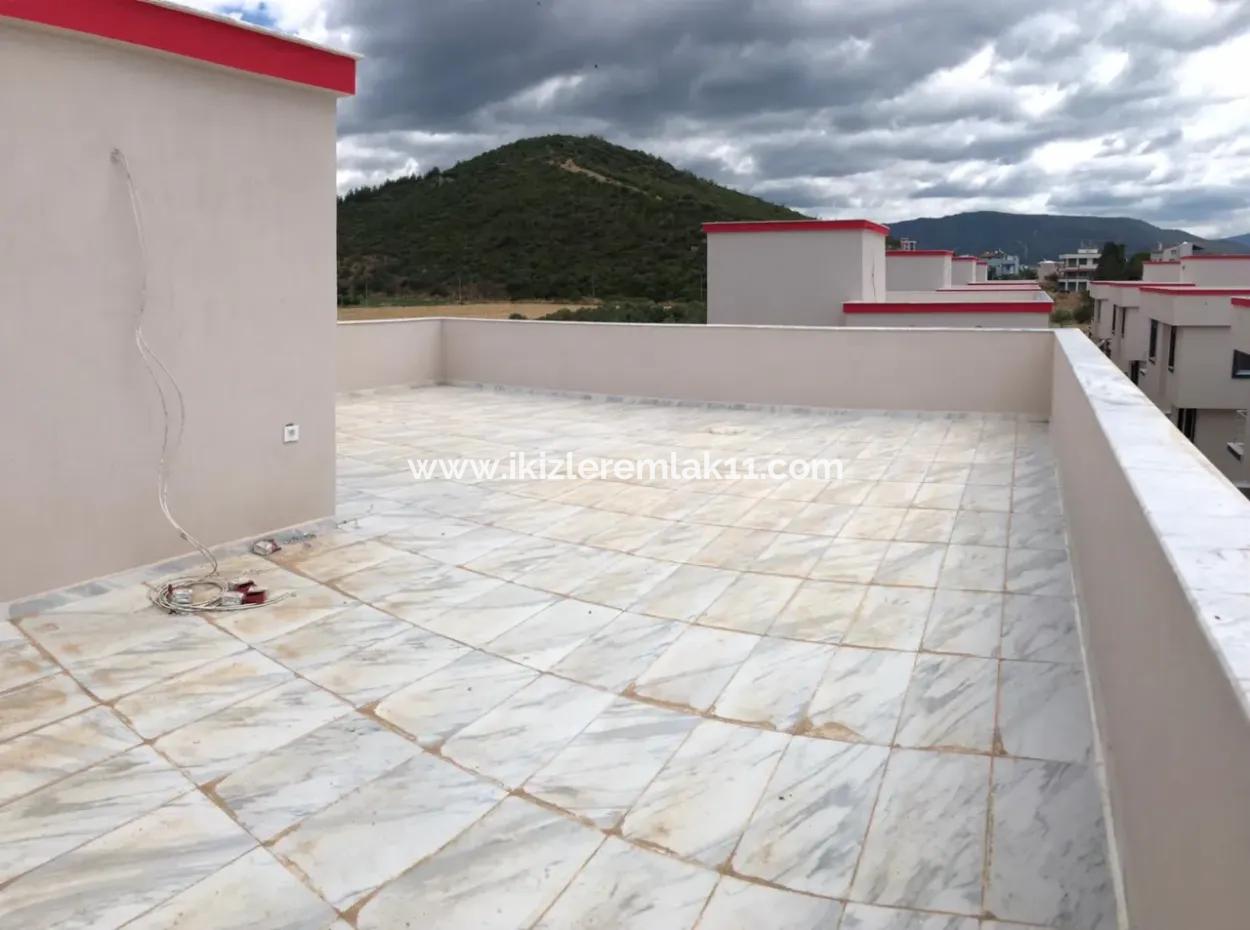 Seferihisar Doğanbeyde Satılık, Site İçinde Tamamen Müstakıl 3+1 Yazlık Villa