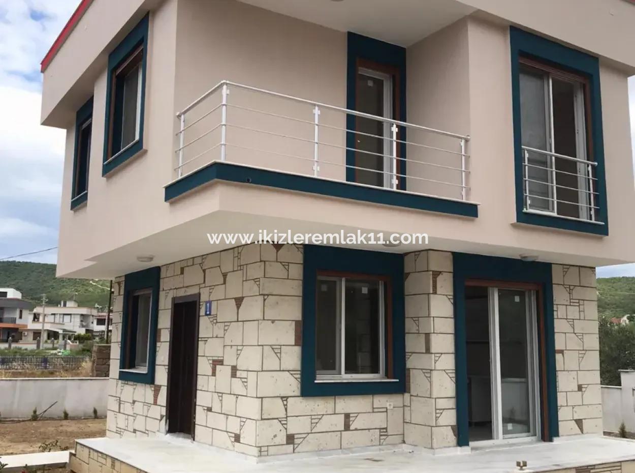 Seferihisar Doğanbeyde Satılık, Site İçinde Tamamen Müstakıl 3+1 Yazlık Villa