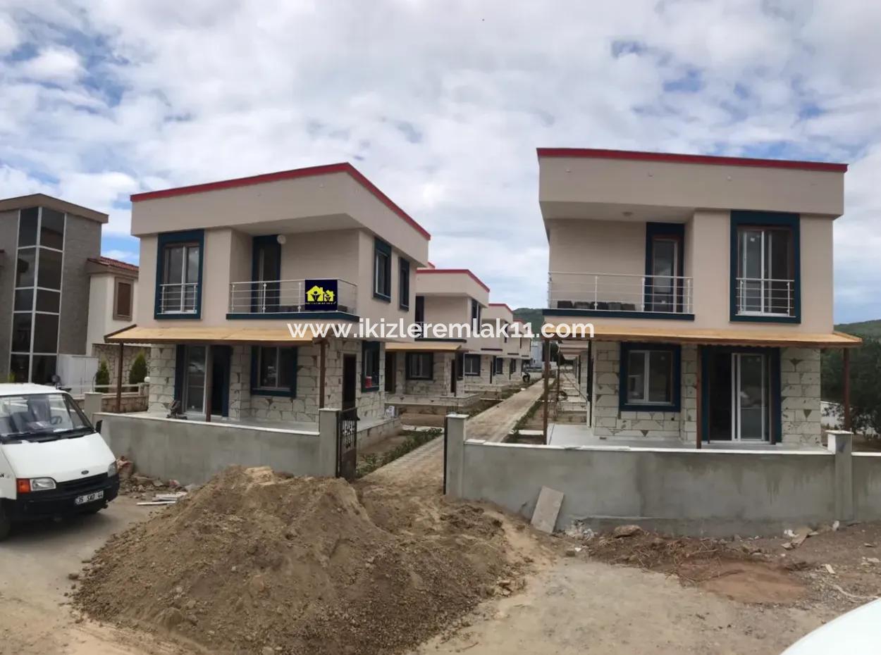 Seferihisar Doğanbeyde Satılık, Site İçinde Tamamen Müstakıl 3+1 Yazlık Villa