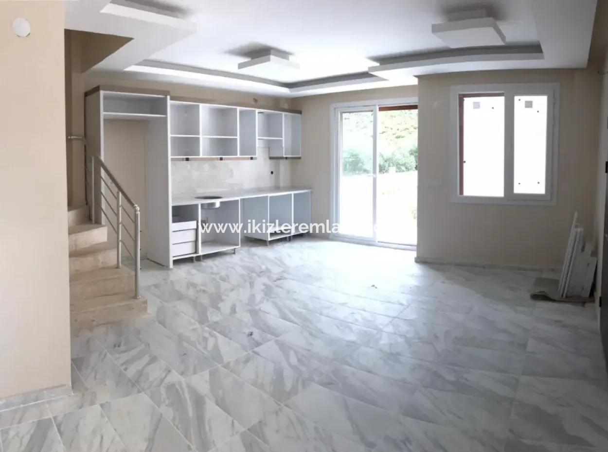 Seferihisar Doğanbeyde Satılık, Site İçinde Tamamen Müstakıl 3+1 Yazlık Villa