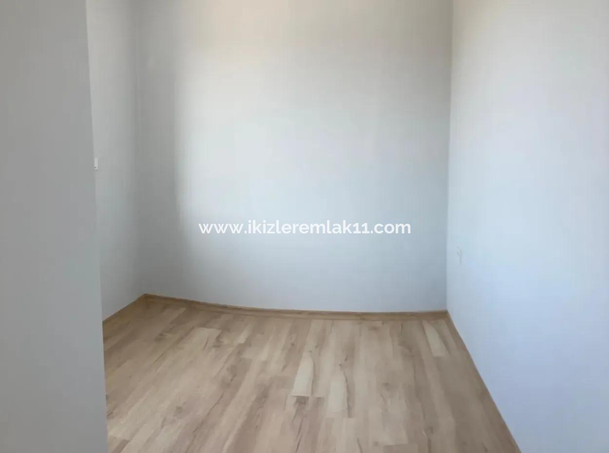 Doğanbeyde Satılık Sıfır Geniş Bahçeli Ebeveynli 2+1 Lüks Villa