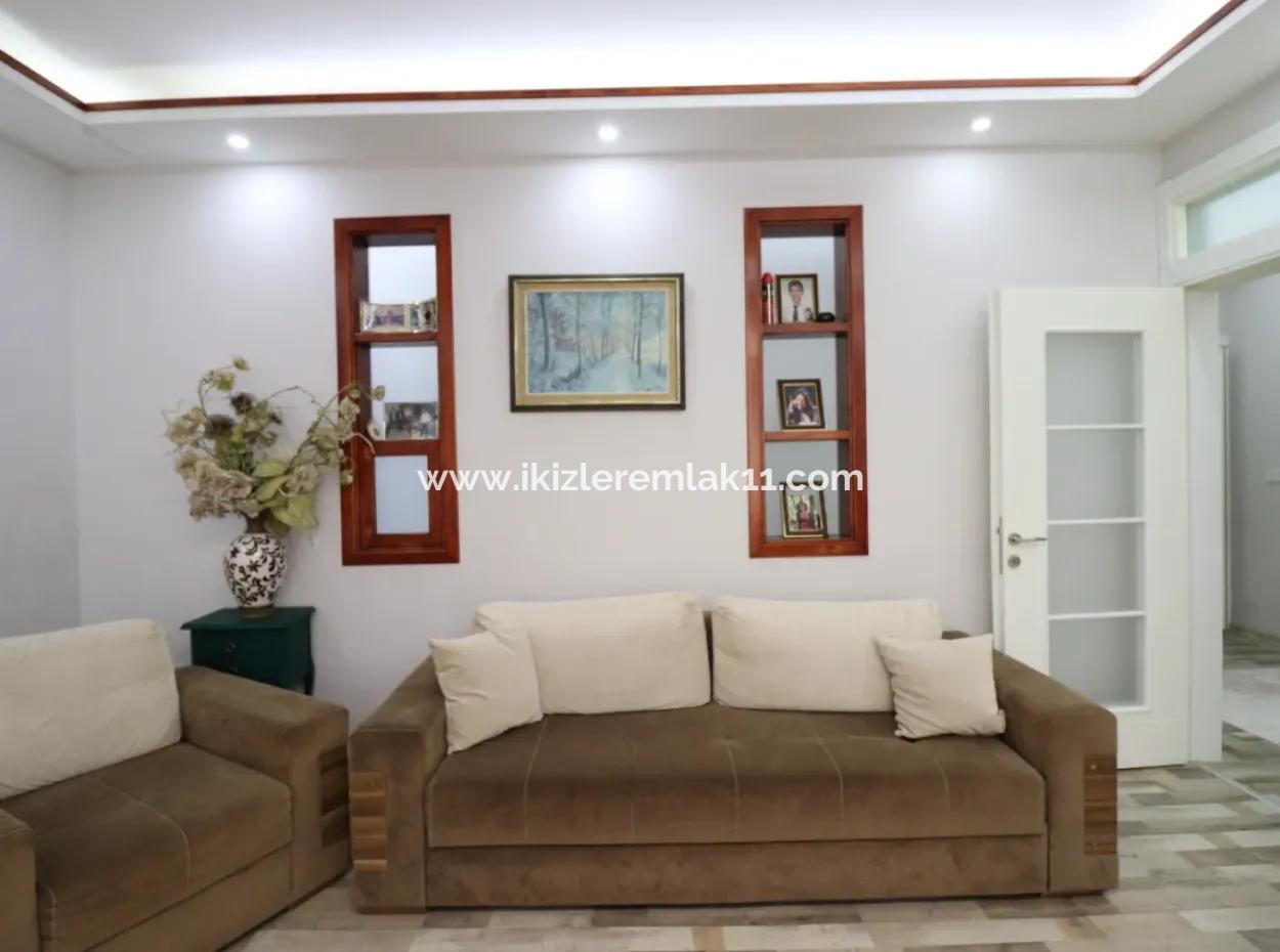 Seferihisar Ürkmez Merkez De  Ferah Konumda  3+1 Giriş Katı Daire