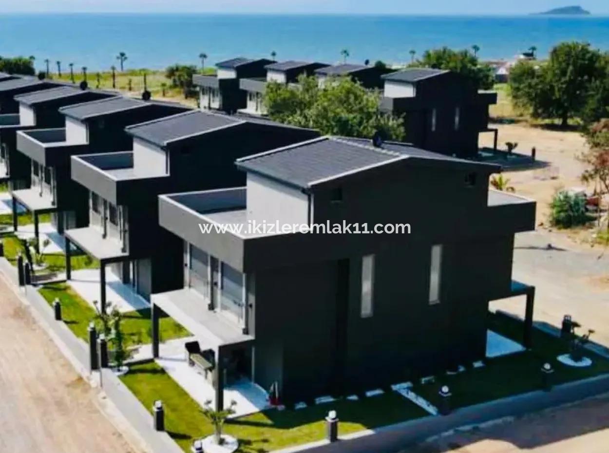 Seferihisar Doğanbey'de Denize Sıfır Site İçinde Satılık 3+1 Villa