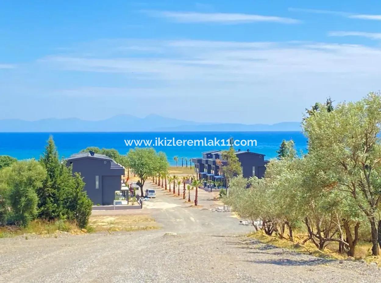 Seferihisar Doğanbey'de Denize Sıfır Site İçinde Satılık 3+1 Villa