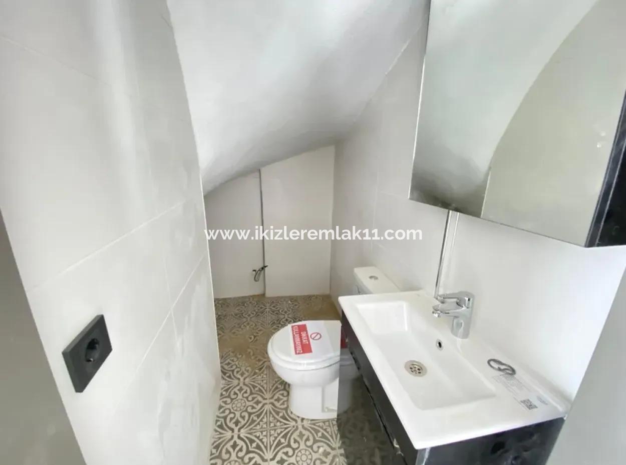 Seferihisar Doğanbey'de Denize Sıfır Site İçinde Satılık 3+1 Villa