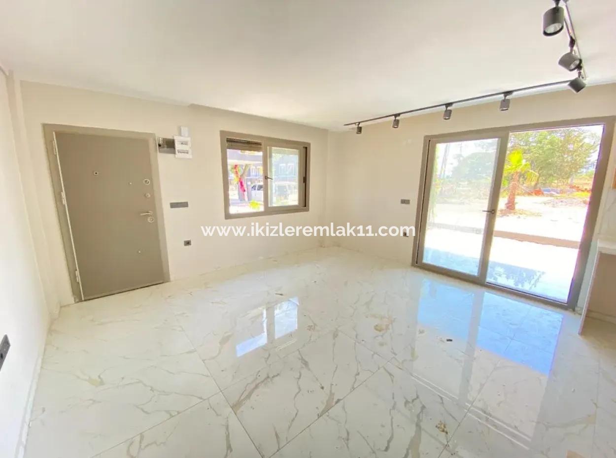 Seferihisar Doğanbey'de Denize Sıfır Site İçinde Satılık 3+1 Villa