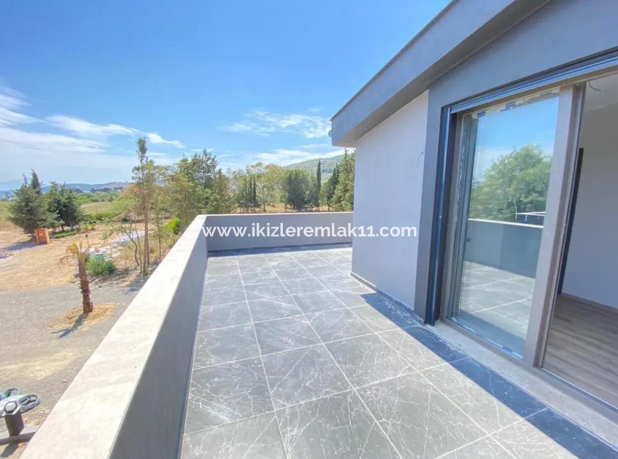Seferihisar Doğanbey'de Denize Sıfır Site İçinde Satılık 3+1 Villa