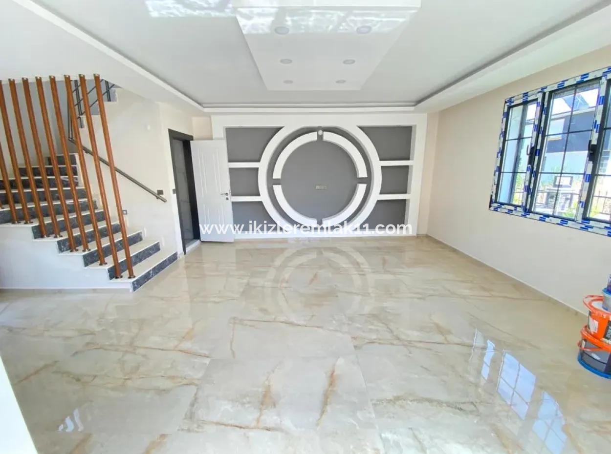 Seferihisar Doğanbey'de Satılık Sıfır Müstakıl 2+1 Villa Yazlık