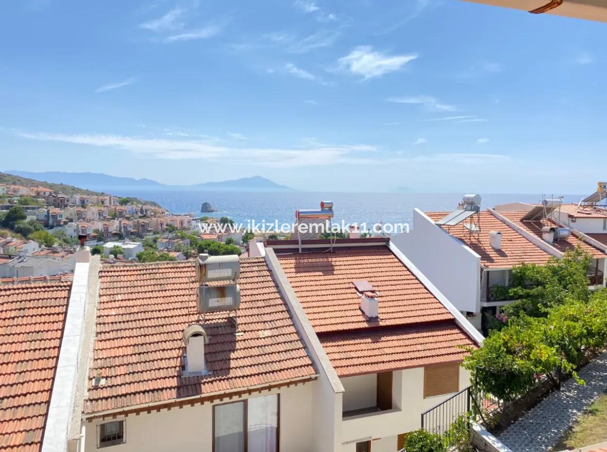 Doğanbey De Deniz Tarafınde Full Deniz Manzaralı Geniş Bahçeli Satılık 3+1 Villa