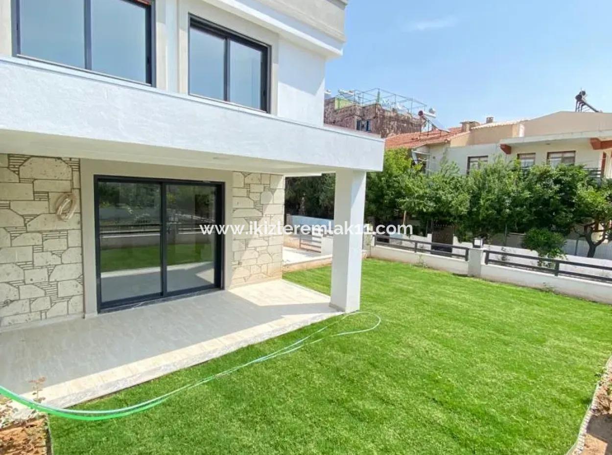Seferihisar Doğanbey Deniz Tarafında Satılık 3+1 Geniş Bahçeli Sıfır Villa