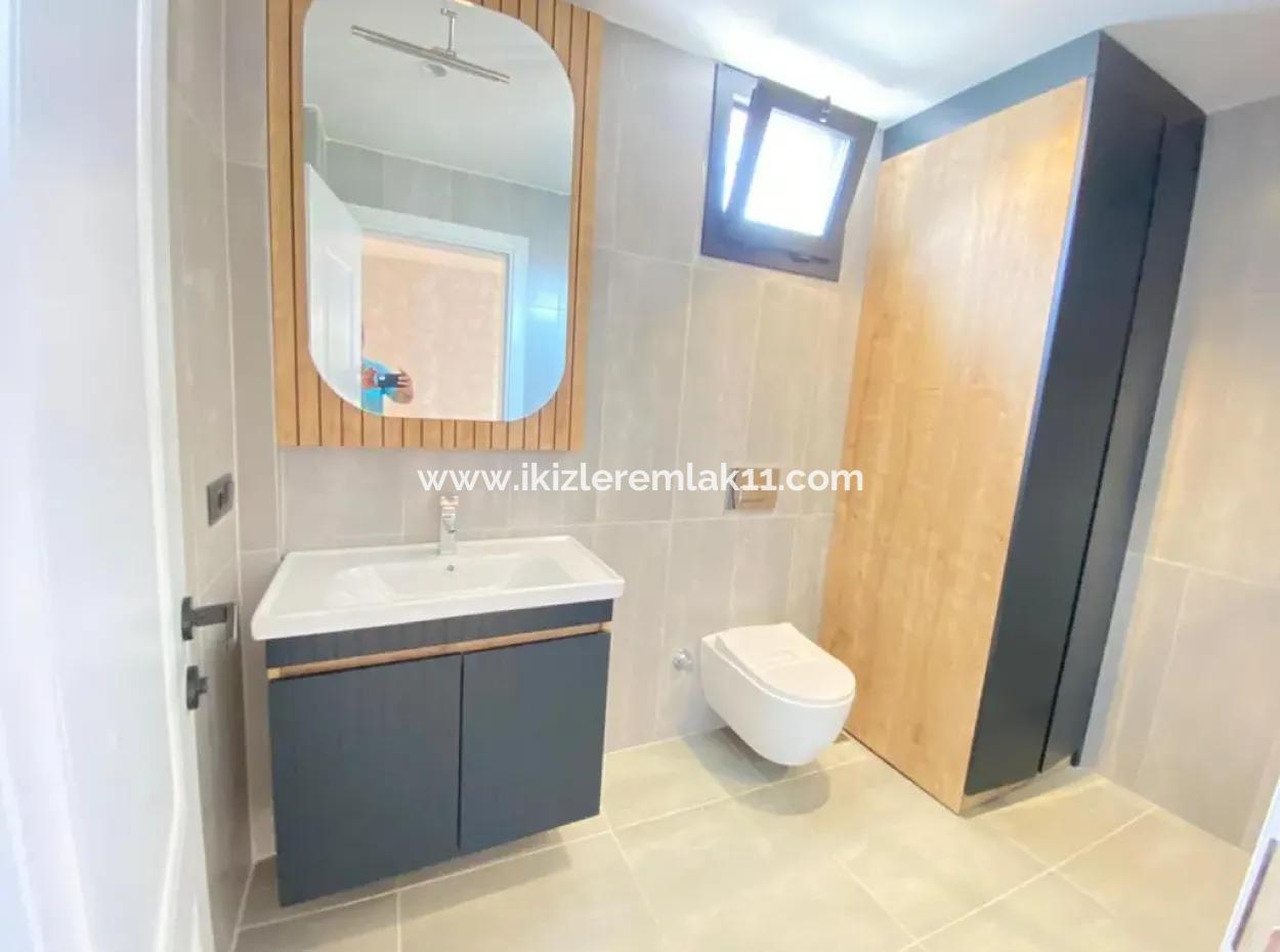 Seferihisarda Merkez De Güzel Lokasyonu Yerden Isıtmalı Satılık 3+1 Vilia