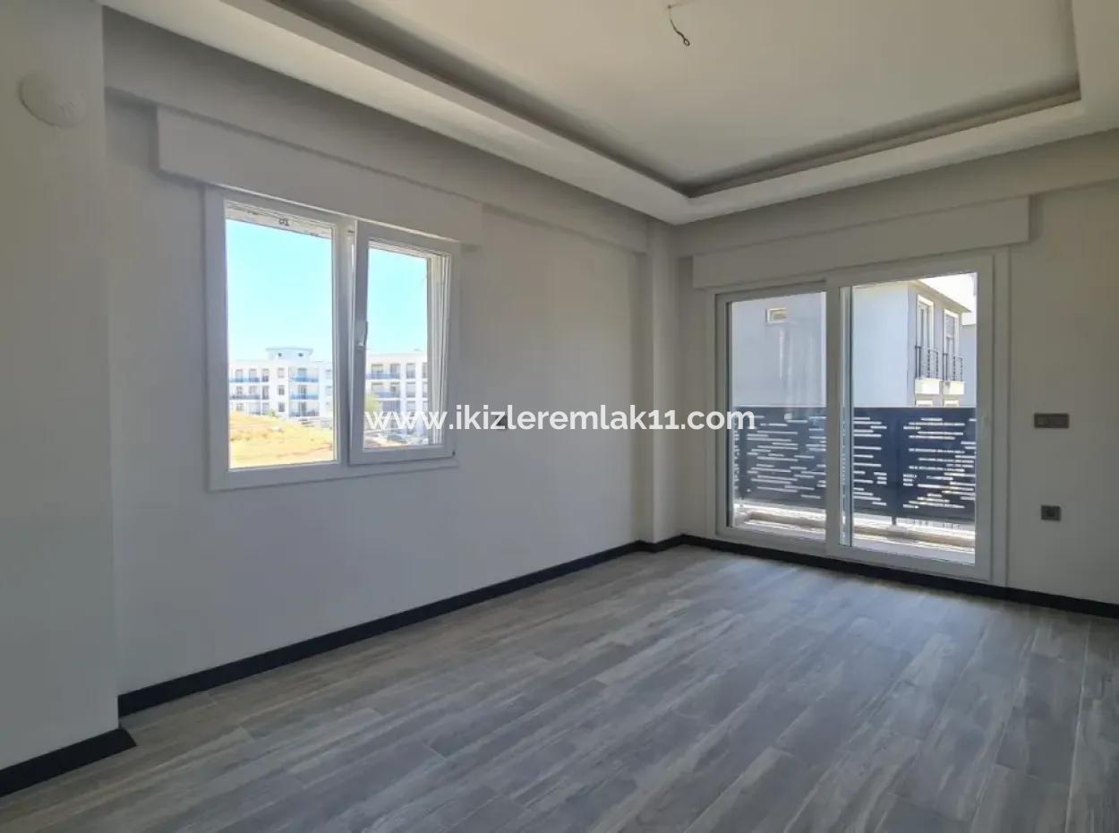 Seferihisa Camikebirde Müstakil Bahçesi Satılık 5+2 Hauzlu Villa