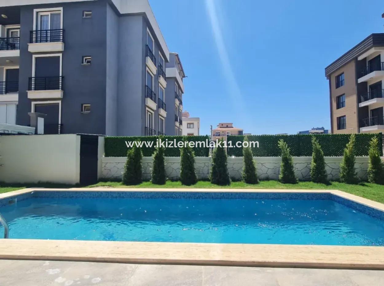 Seferihisa Camikebirde Müstakil Bahçesi Satılık 5+2 Hauzlu Villa