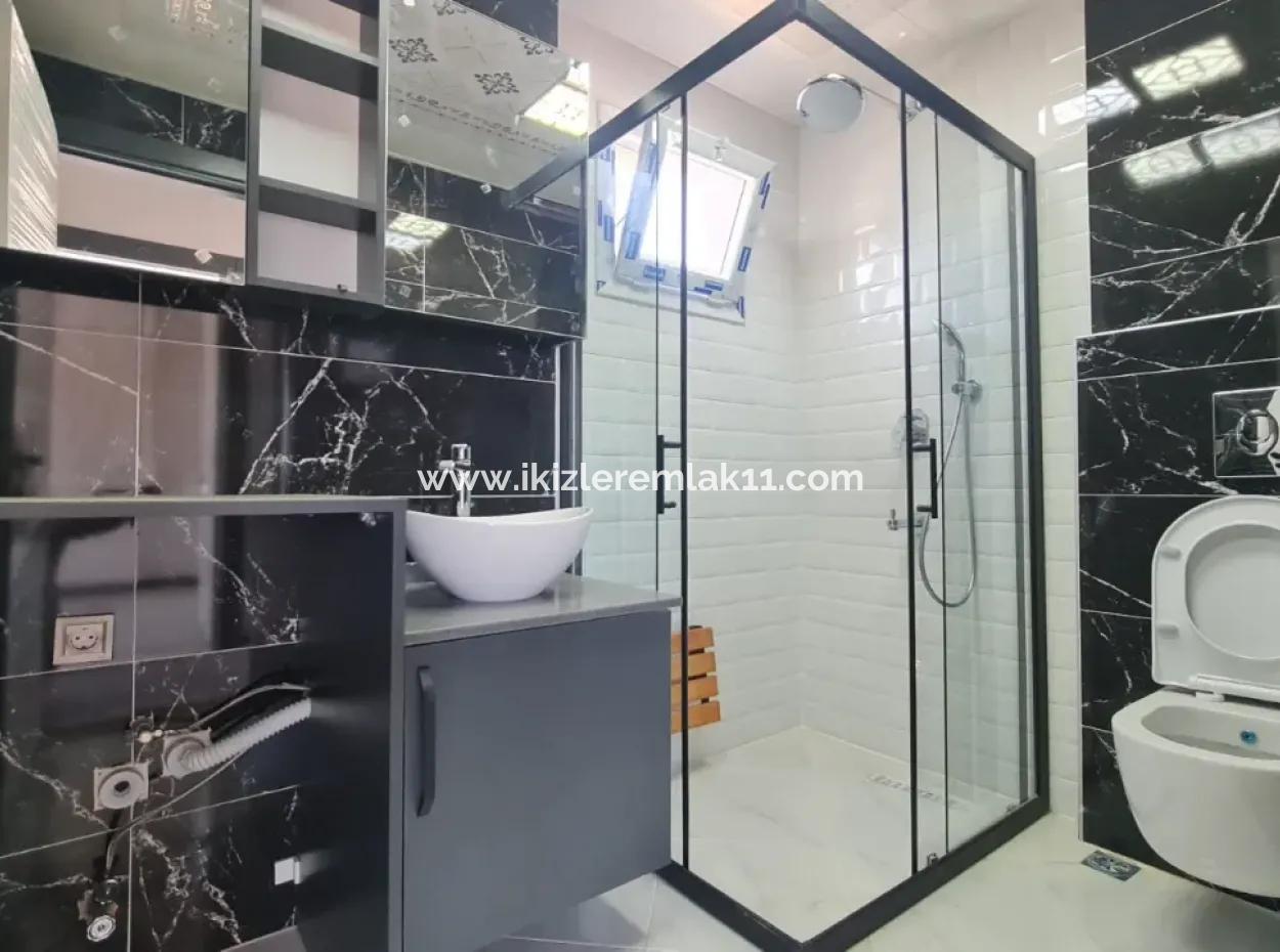 Seferihisa Camikebirde Müstakil Bahçesi Satılık 5+2 Hauzlu Villa