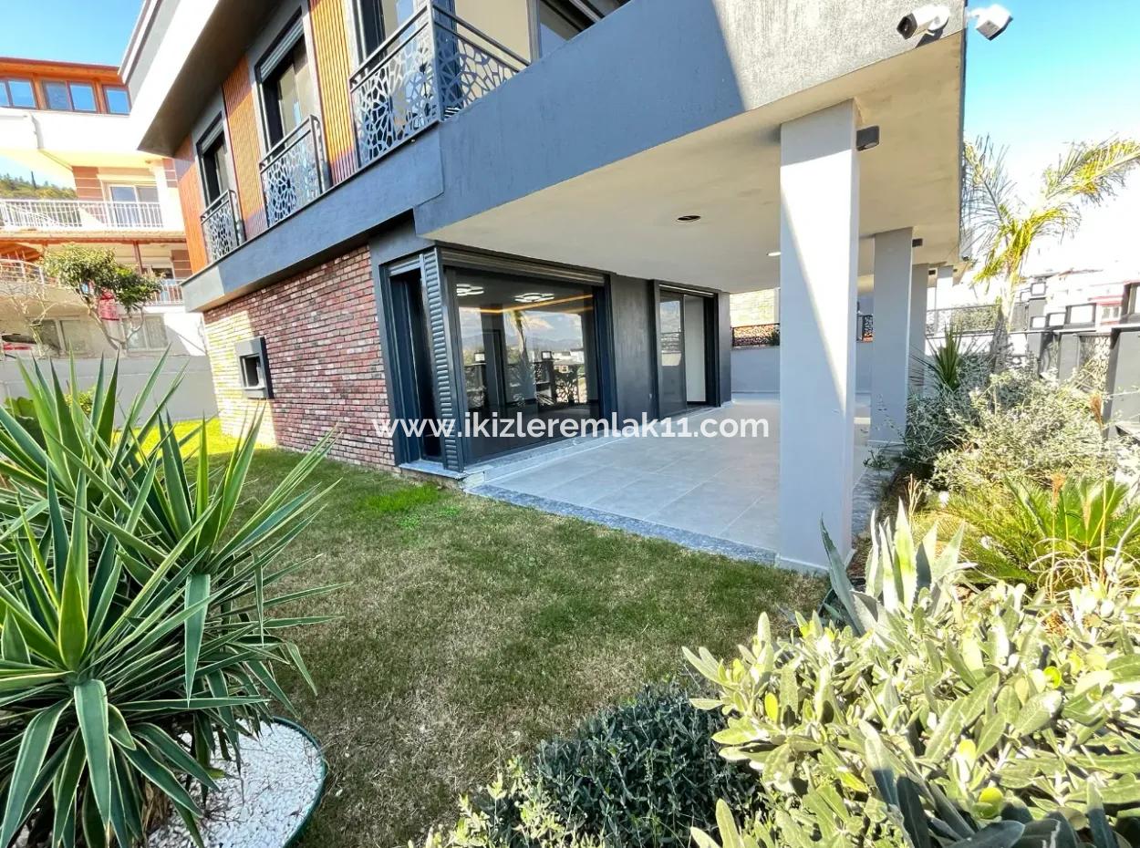 Doğanbey'de Panoramik Deniz Manzaralı Ultra Lüks 3+1 Villa