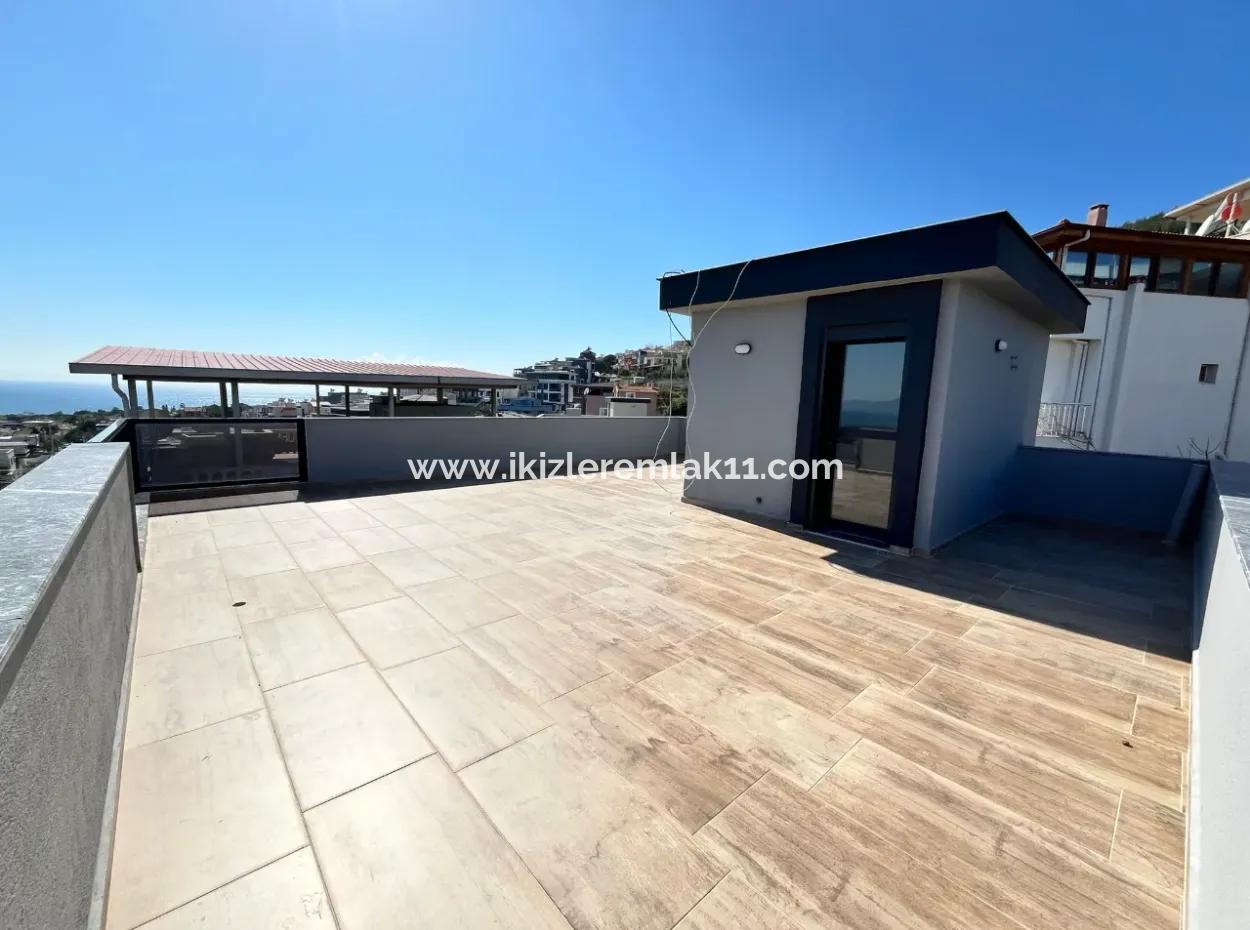 Doğanbey'de Panoramik Deniz Manzaralı Ultra Lüks 3+1 Villa