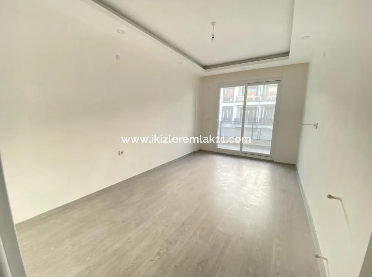 Ürkmez Merkez De Ferah Kullanışlı Satılık Sıfır 3+1 Daire