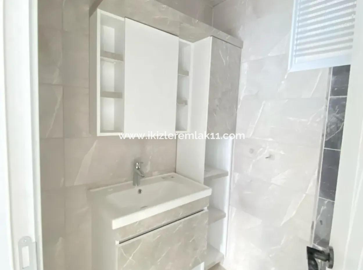 Ürkmez Merkez De Ferah Kullanışlı Satılık Sıfır 3+1 Daire