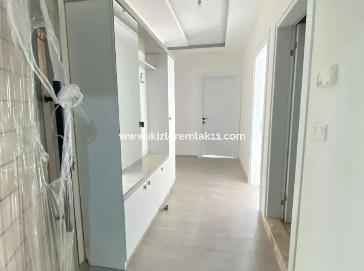 Ürkmez Merkez De Ferah Kullanışlı Satılık Sıfır 3+1 Daire