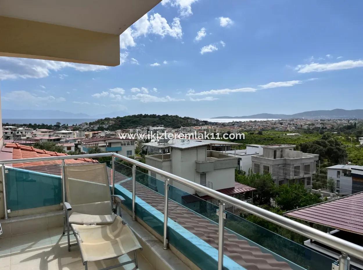 Ürkmez'de Full Deniz, Şehir Manzaralı Bahçeli Satılık 3+2 Villa