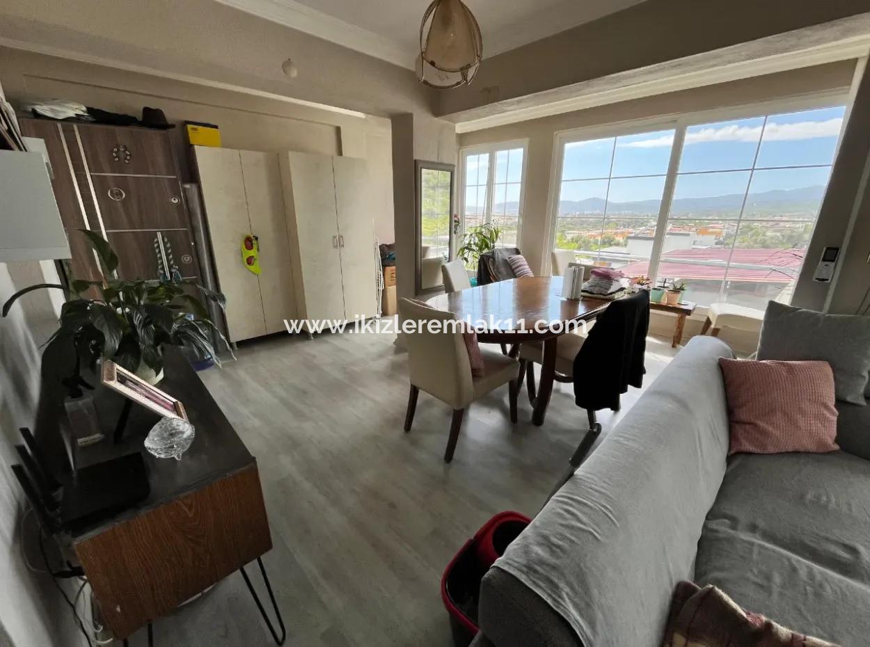 Ürkmez'de Full Deniz, Şehir Manzaralı Bahçeli Satılık 3+2 Villa