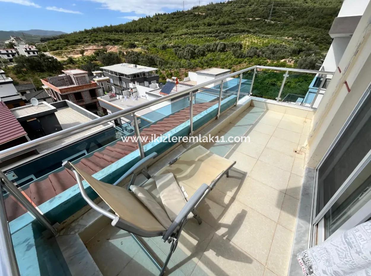 Ürkmez'de Full Deniz, Şehir Manzaralı Bahçeli Satılık 3+2 Villa