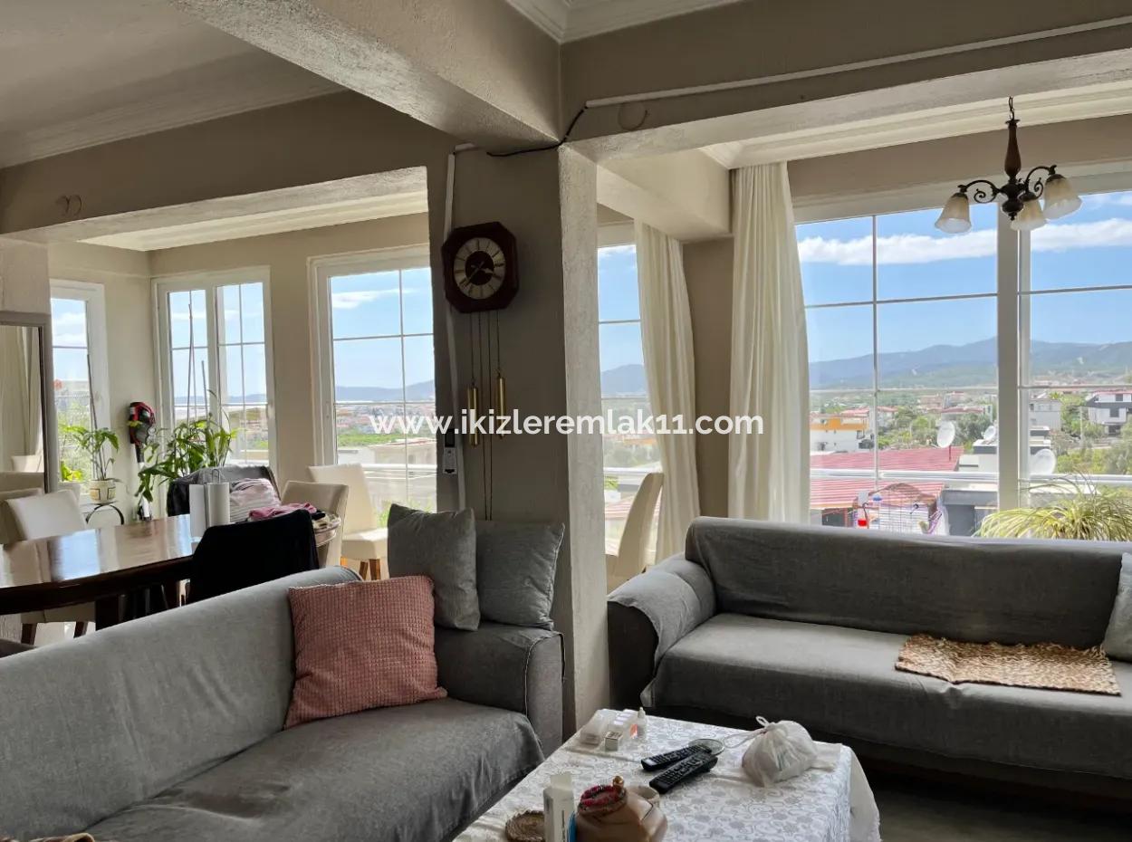 Ürkmez'de Full Deniz, Şehir Manzaralı Bahçeli Satılık 3+2 Villa