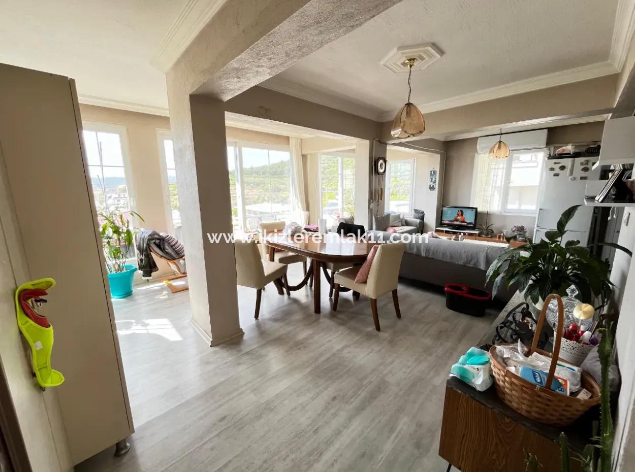 Ürkmez'de Full Deniz, Şehir Manzaralı Bahçeli Satılık 3+2 Villa