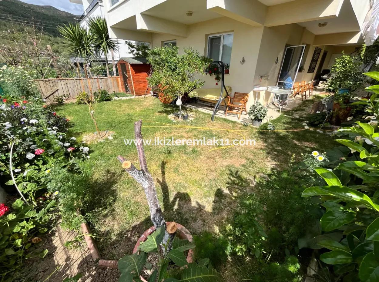 Ürkmez'de Full Deniz, Şehir Manzaralı Bahçeli Satılık 3+2 Villa