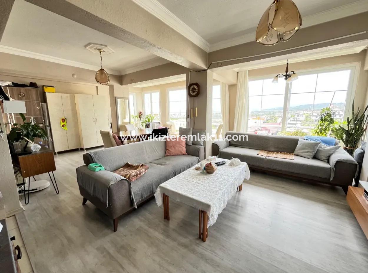 Ürkmez'de Full Deniz, Şehir Manzaralı Bahçeli Satılık 3+2 Villa