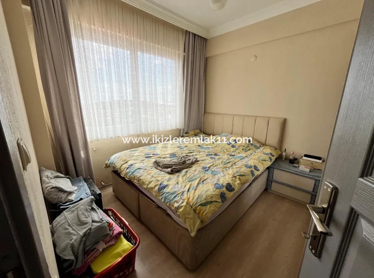 Ürkmez'de Full Deniz, Şehir Manzaralı Bahçeli Satılık 3+2 Villa