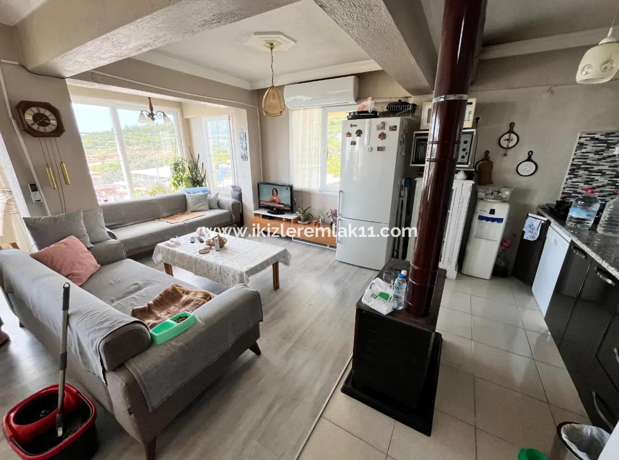 Ürkmez'de Full Deniz, Şehir Manzaralı Bahçeli Satılık 3+2 Villa