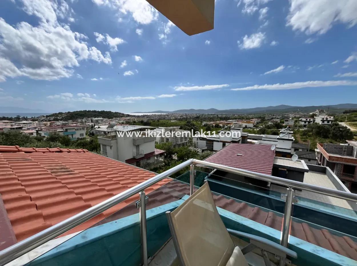 Ürkmez'de Full Deniz, Şehir Manzaralı Bahçeli Satılık 3+2 Villa